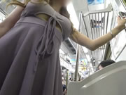 偷拍美女裙底風光